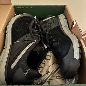 Mens Danner Trail Guard Hiking Shoe size 11.5 D in excellent condition.